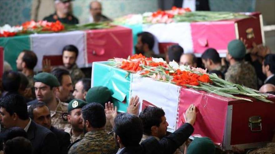 Funeral de peregrinos iraníes fallecidos en la tragedia de Mina se ha celebrado este domingo en Teherán, la capital iraní. 4 de octubre de 2015