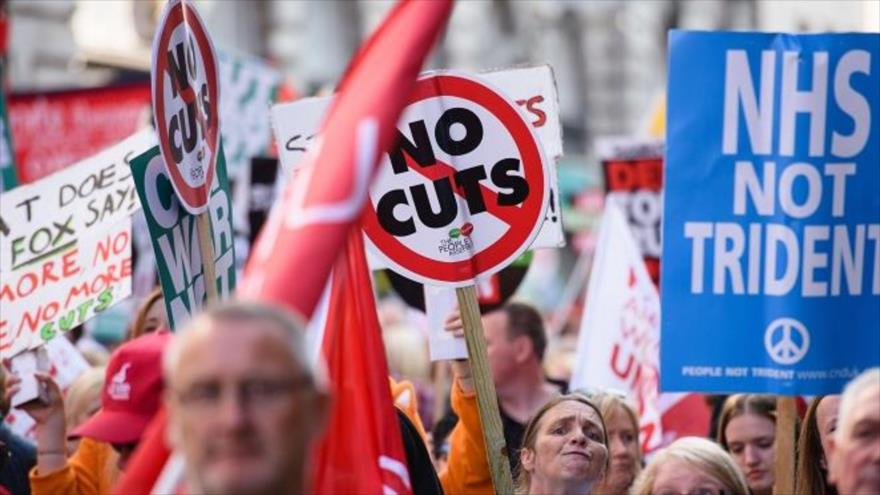 100.000 británicos protestan contra la austeridad en Manchester