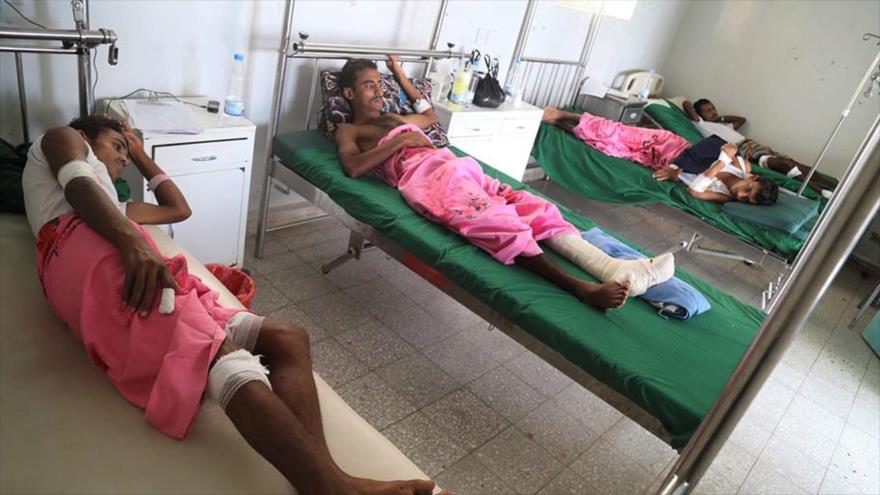 Heridos yemeníes en un ataque saudíes atendidos en un hospital en la provincia de Hajja, norte de Yemen.