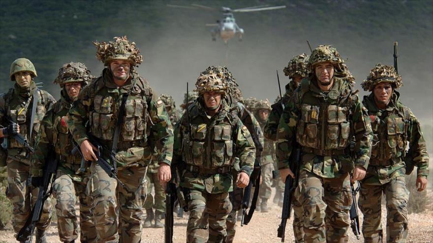 Fuerzas españolas durante una maniobra militar.