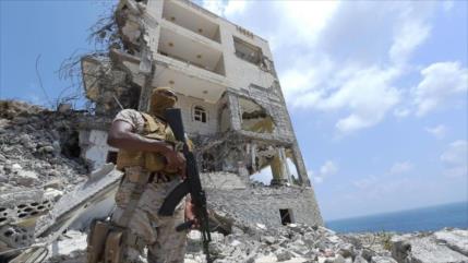 Expremier yemení sale ileso de un ataque que deja 18 muertos