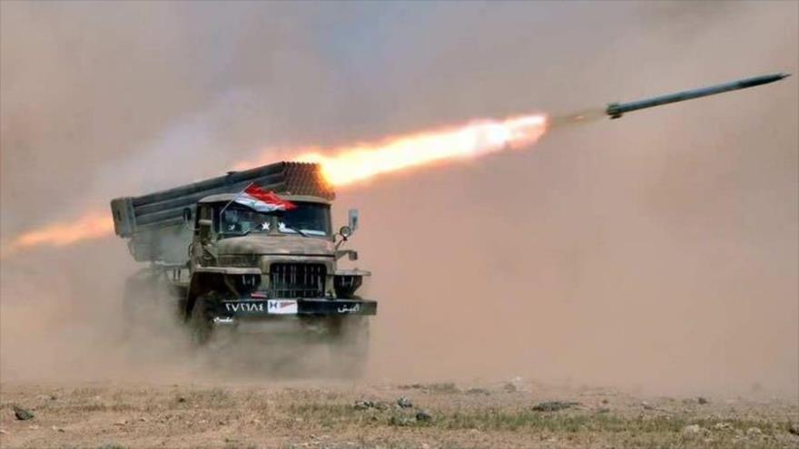 Un lanzacohetes múltiples Katyusha del Ejército sirio durante un operativo antiterrorista.