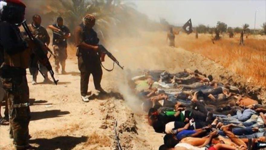 El grupo terrorista EIIl (Daesh, en árabe) lleva a cabo un fusilamiento.