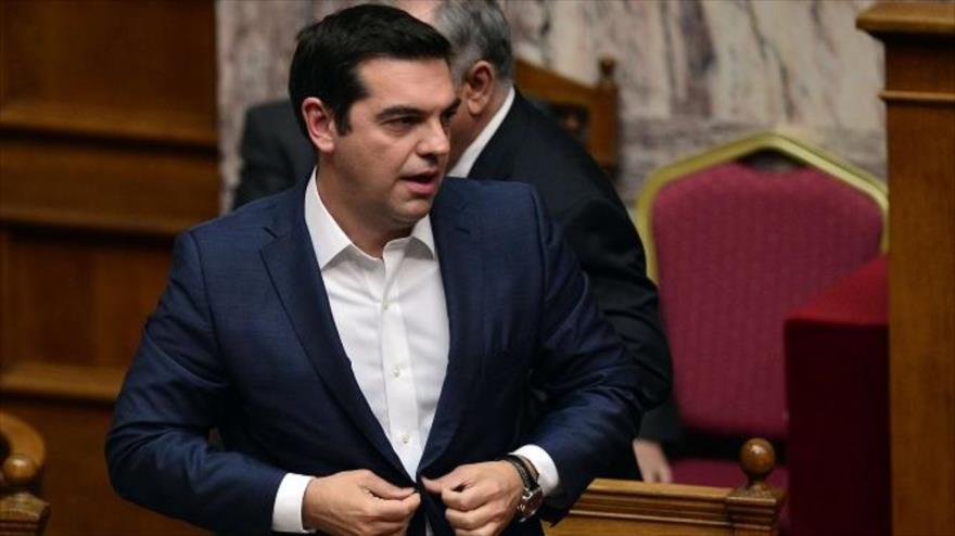 El primer ministro griego, Alexis Tsipras, durante la sesión parlamentaria antes del voto de confianza del nuevo gobierno, en el Parlamento griego, en Atenas. 8 de octubre de 2015.