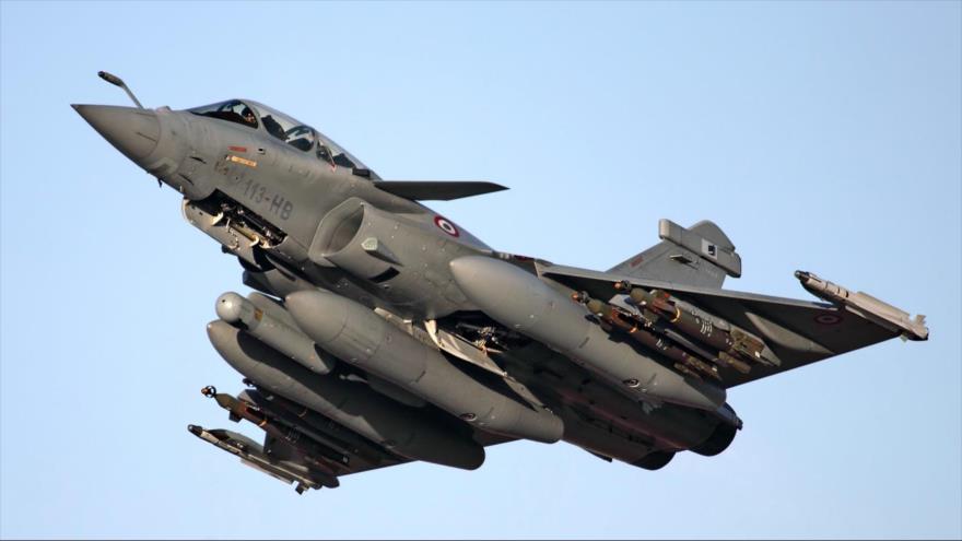 Un cazabombardero modelo Dassault Rafale de la Fuerza Aérea francesa.
