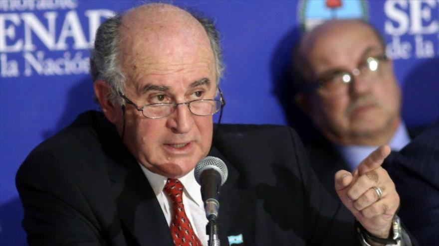 El secretario de Inteligencia de Argentina, Oscar Parrilli.