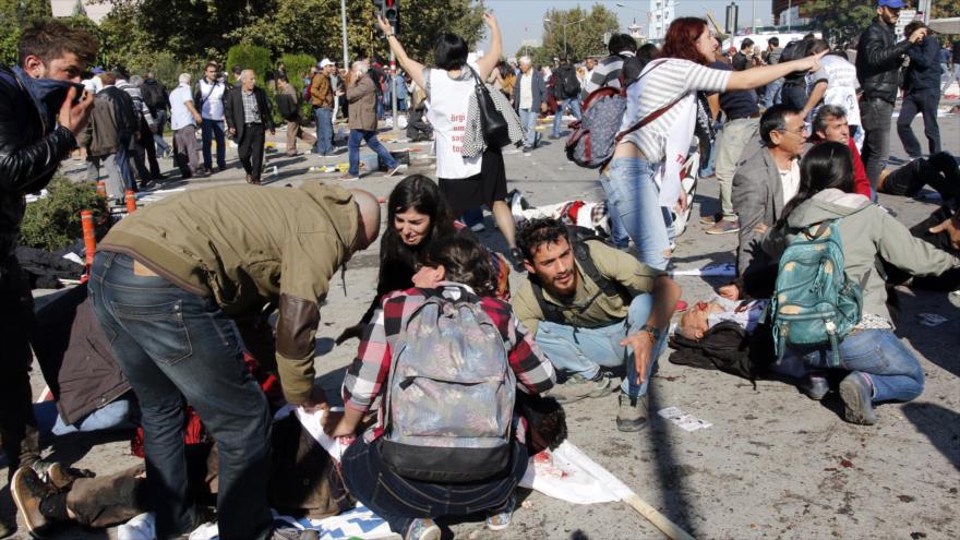 Cuerpos de víctimas de las explosiones registradas el 10 de octubre en Ankara, capital de Turquía.