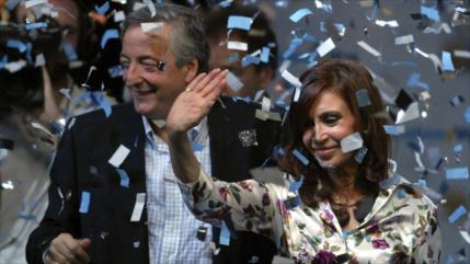 Néstor y Cristina Kirchner, presidentes argentinos más valorados 