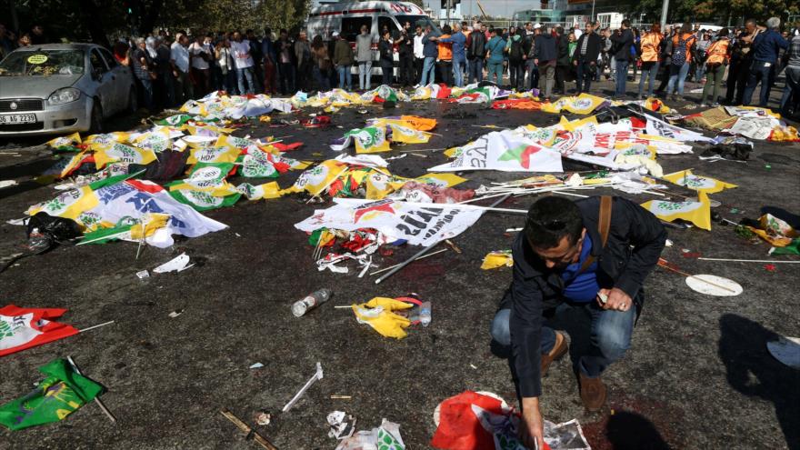 El sitio donde han ocurrido los atentados llevados a cabo con bombas en Ankara, la capital turca. 10 de octubre de 2015