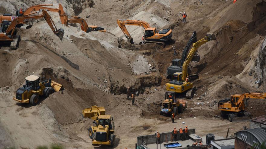 Operaciones de la búsqueda de víctimas del alud en el pueblo de El Cambray II, en el municipio de Santa Catarina Pinula, a unos 15 km al este de la capitalina Ciudad de Guatemala. 9 de octubre de 2015