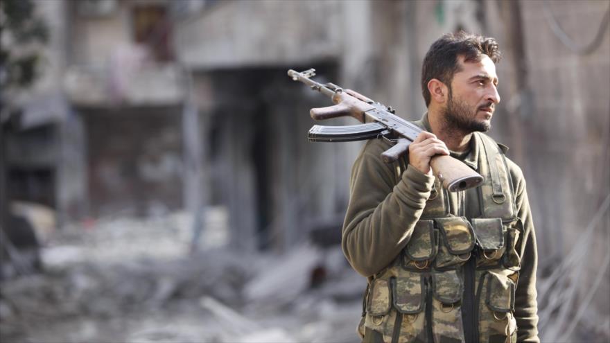 Un integrante del autodenominado Ejército Libre Sirio (ELS).