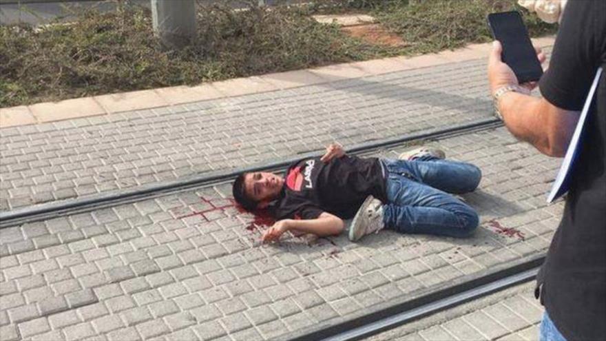 Un menor palestino murió por los disparos israelíes en Al-Quds.