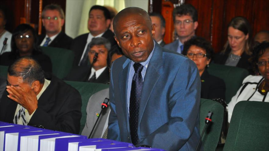 El ministro guyanés de Asuntos Exteriores, Carl Greenidge