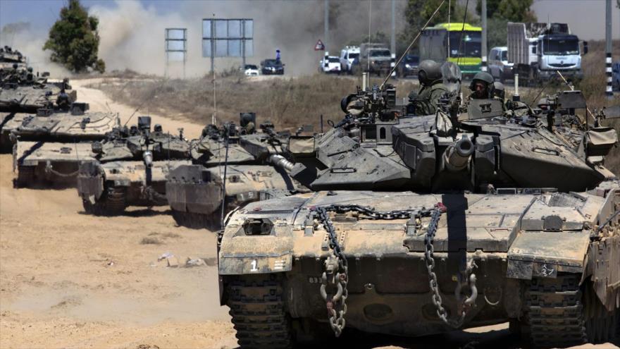 Tanques israelíes cerca de la frontera con la bloqueada Franja de Gaza.