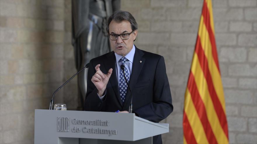 El presidente del gobierno regional catalán, Artur Mas, durante una conferencia de prensa tras la sesión del juicio en Barcelona (capital catalana). 15 de octubre de 2015