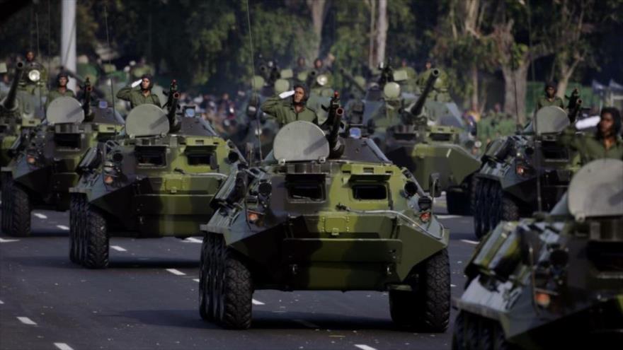 Desfile de los tanques del Ejército de Cuba.