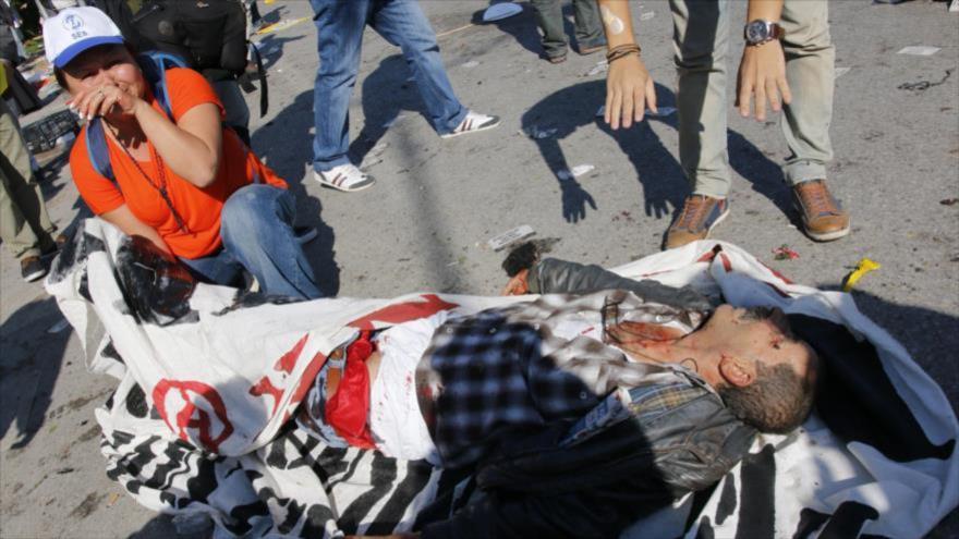 Cuerpo de una víctima de las explosiones registradas el 10 de octubre en Ankara, capital de Turquía.