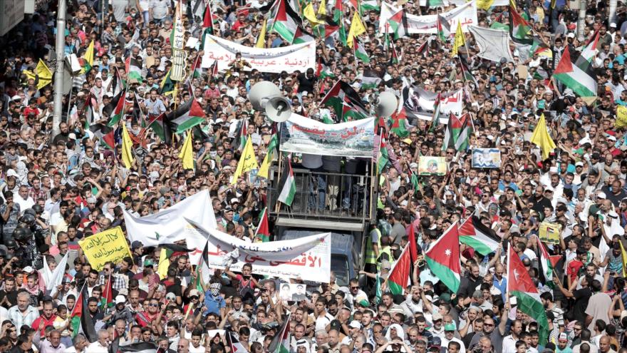 Masivas protestas en Jordania en repudio a los crímenes de Israel contra los palestinos, 16 de octubre de 2015.