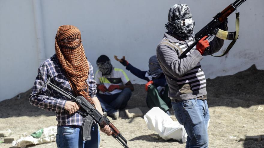 Combatientes del Partido de los Trabajadores del Kurdistán (PKK) en la provincia turca de Diyarbakir.