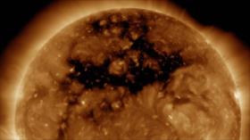 ¿Se apaga el Sol?, difunden imágenes del Sol con gigante agujero
