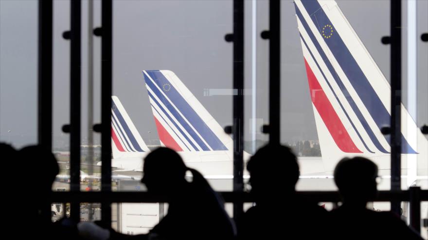 La aerolínea francesa Air France anuncia que despedirá casi mil empleados en 2016.