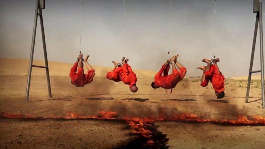 El grupo takfirÍ EIIL quema vivos a cuatro miembros de las fuerzas populares iraquíes en la provincia occidental de Al-Anbar.