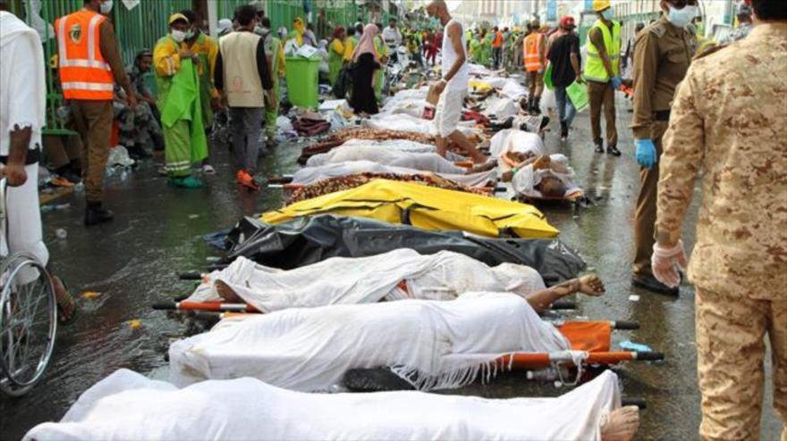 Cuerpos de peregrinos musulmanes fallecidos tras una estampida en Mina, a las afueras de la ciudad de La Meca. 24 de septiembre de 2015