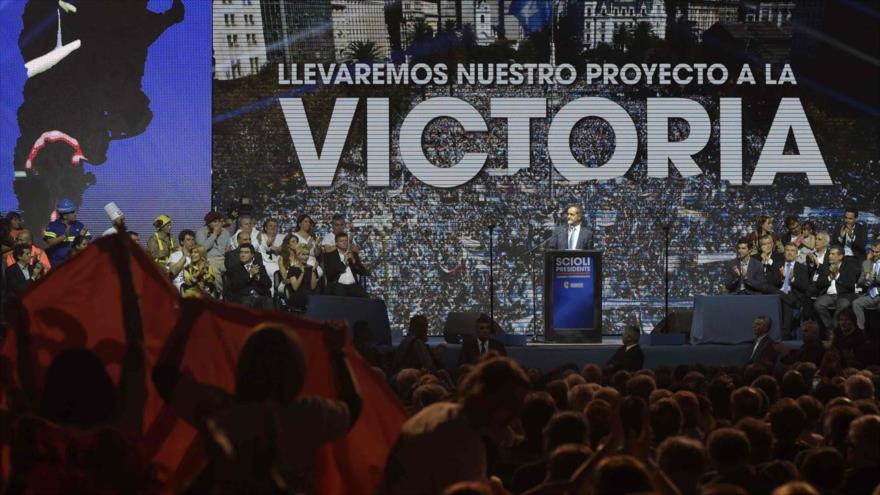 El candidato del partido Frente para la Victoria (FpV), Daniel Scioli, durante el cierre de su campaña, 22 de octubre de 2015.