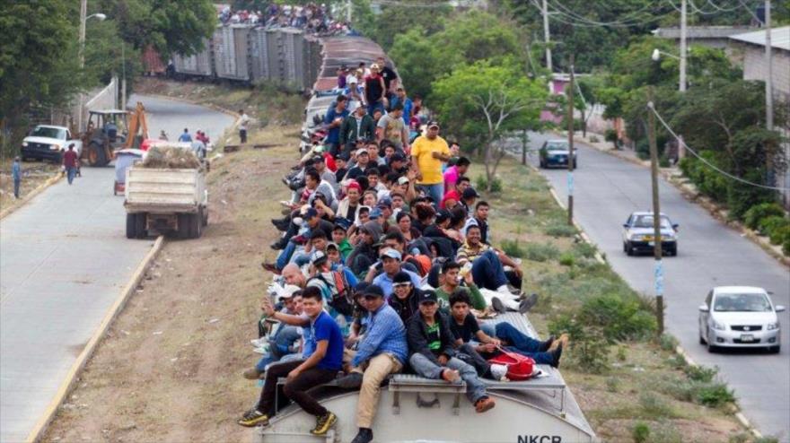Familias y niños centroamericanos intentan migrar a Estados Unidos.
