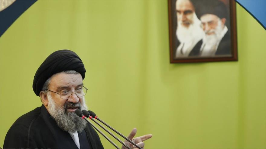 El ayatolá Seyed Ahmad Jatami, el imam del rezo del viernes de Teherán. 23 de octubre de 2015