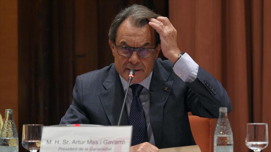 El presidente de la comunidad autónoma de Cataluña (noreste de España), Artur Mas, ante la Diputación Permanente del Parlamento regional.