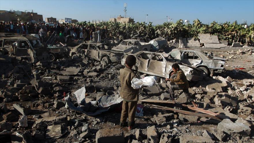 Daños causados por los bombardeos saudíes cerca del Aeropuerto de Saná, capital de Yemen, 26 de marzo de 2015.