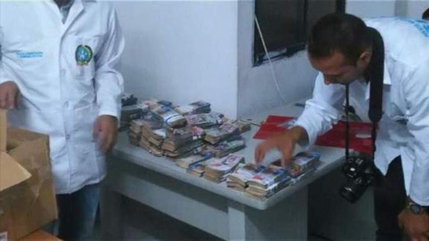 Parte del dinero decomisado y que estaría destinado a la compra de votos en Colombia