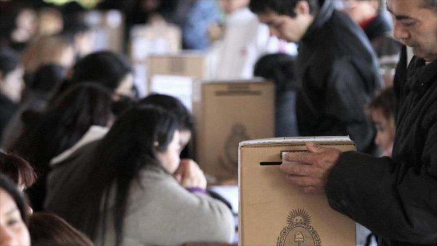 Argentinos acuden a las urnas para elegir a su próximo presidente, 25 de octubre de 2015.