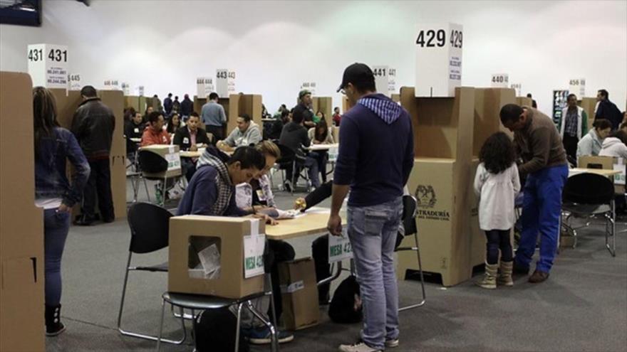 Colombia acude a las urnas para elegir a sus representantes regionales.