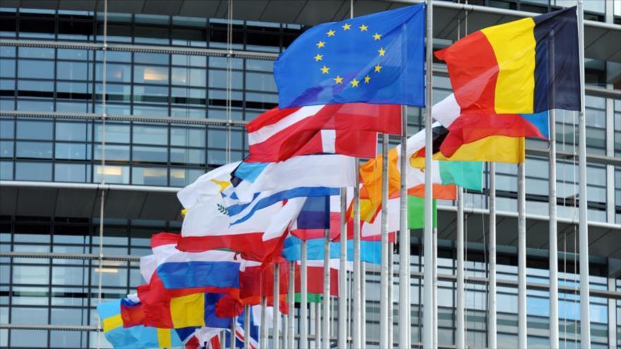 Banderas de los países miembros de la Unión Europea (UE).