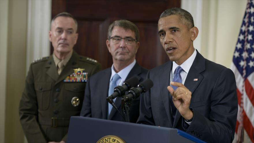 El presidente de Estados Unidos, Barack Obama (dcha.), junto al secretario de Defensa Ashton Carter (centro) y al general Joseph Dunford, del Cuerpo de Marines, en la Casa Blanca, Washington D.C. 15 de octubre de 2015.