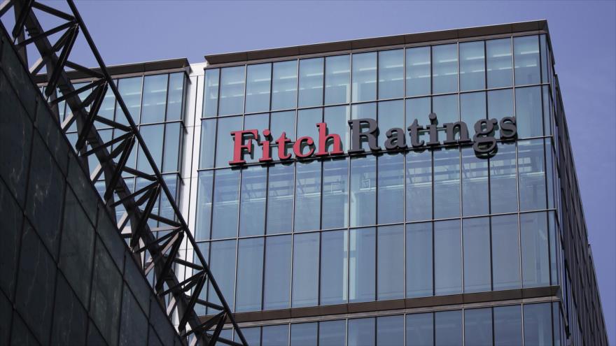 La agencia de calificación financiera Fitch dice que le preocupa el creciente volumen de deuda de Brasil.