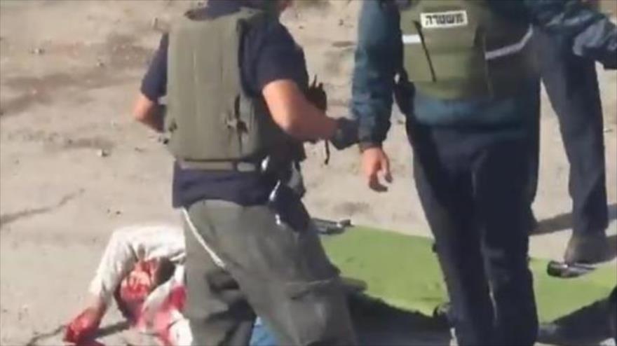 Vídeo: Un soldado israelí asesina a un palestino herido en Al-Jalil | HISPANTV