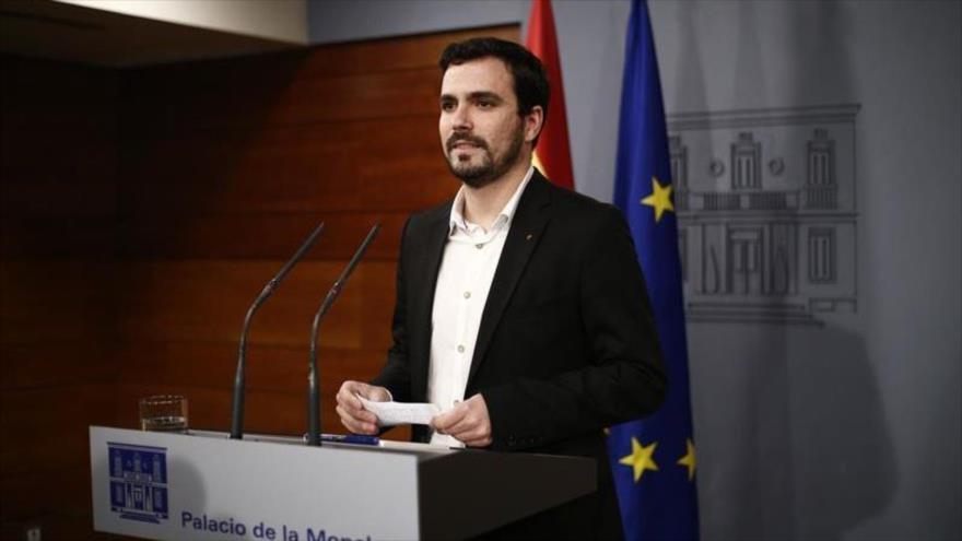 Alberto Garzón, candidato de Izquierda Unida a la Presidencia del Gobierno español, tras reunirse con el actual presidente del Gobierno, Mariano Rajoy, 2 de noviembre de 2015.