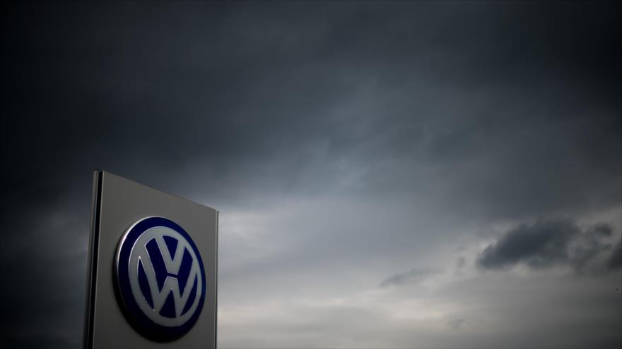 Revelan nuevos escándalos por motores trucados de Volkswagen.