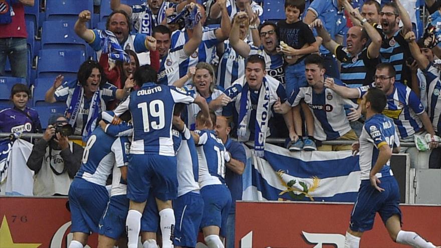 Jugadores del club Espanyol celebran el gol que marcaron ante el Real Madrid. 17 de mayo de 2015