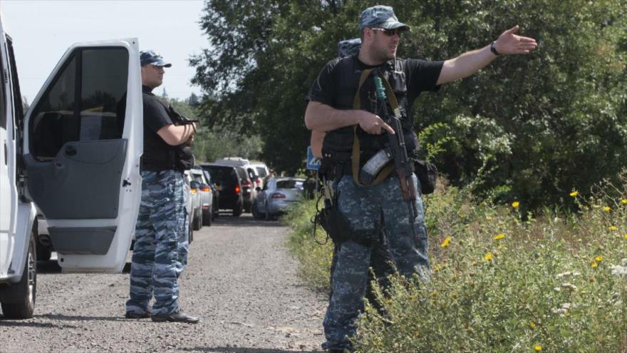 Policías de la autorproclamada República Popular de Donetsk (RPD).
