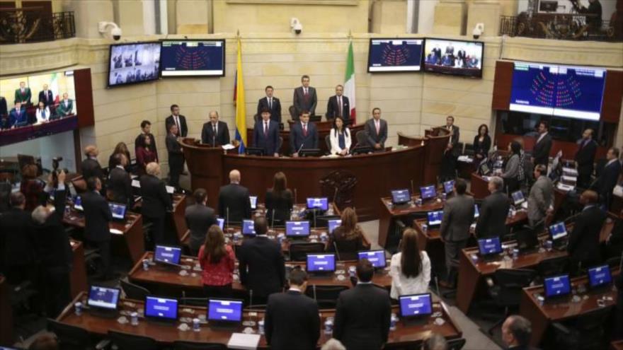 El Senado colombiano crea una Comisión Legislativa para la Paz.