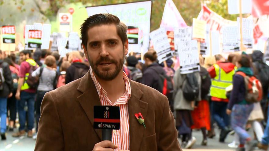 Miles de estudiantes marchan en Londres por educación gratuita