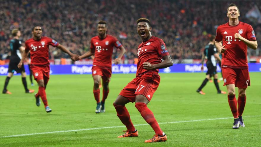 Jugadores del Bayern de Múnich celebran su victoria ante Arsenal, en la Liga de Campeones de Europa.