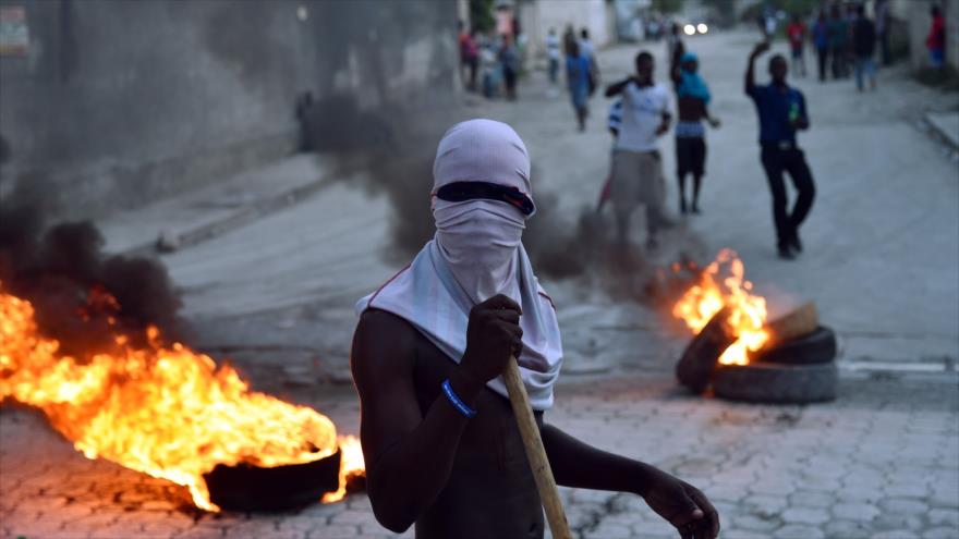 Los partidarios del candidato presidencial de Haití Jean Charles Moise protestan en Puerto Príncipe, 5 de noviembre de 2015.