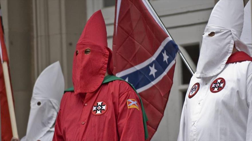 Miembros del grupo racista Ku Klux Klan (KKK) en Estados Unidos.