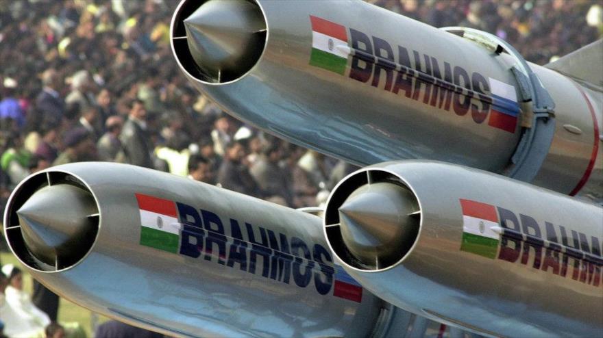Misiles supersónicos de crucero BrahMos, construidos por Rusia y La India.