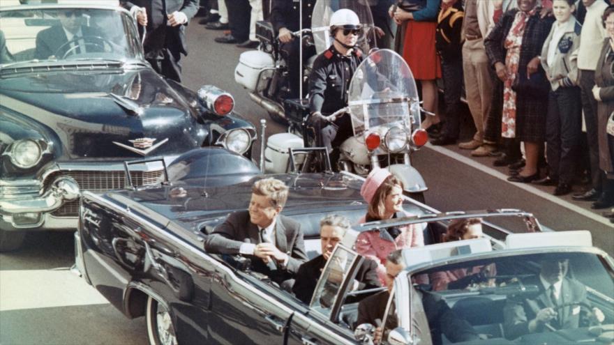 Expresidente estadounidense, John F. Kennedy, durante su visita a Dallas donde fue asesinado.